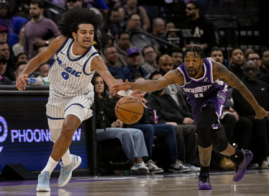 Magic use 3-point flurry to hand the Kings their franchise-record 15th straight loss