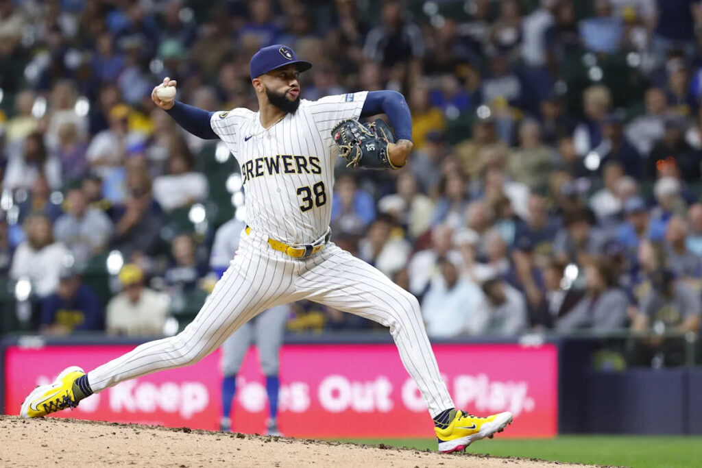 Do the Mets need to sign more relievers before the 2026 season begins?