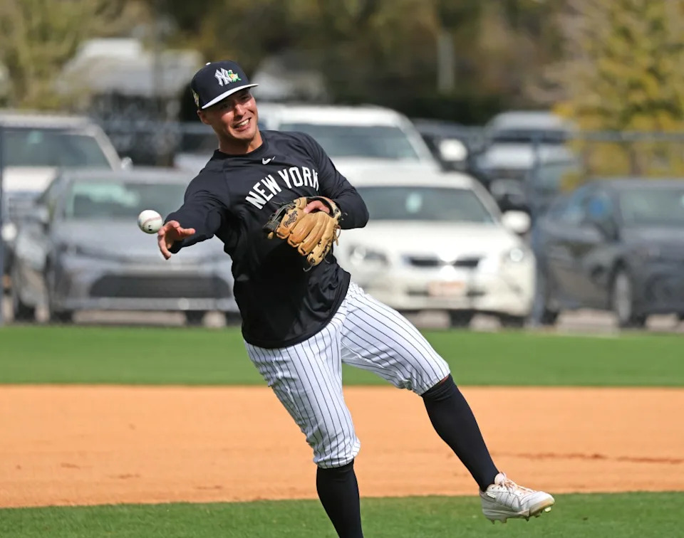 Anthony Volpe makes a play during the Yankees’ Feb. 16 workout. Charles Wenzelberg