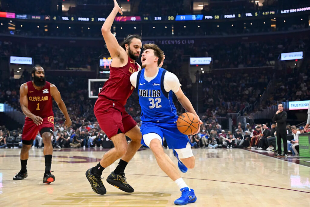 Mavs ruin Max Strus’s season debut, roll Cavs 130-120