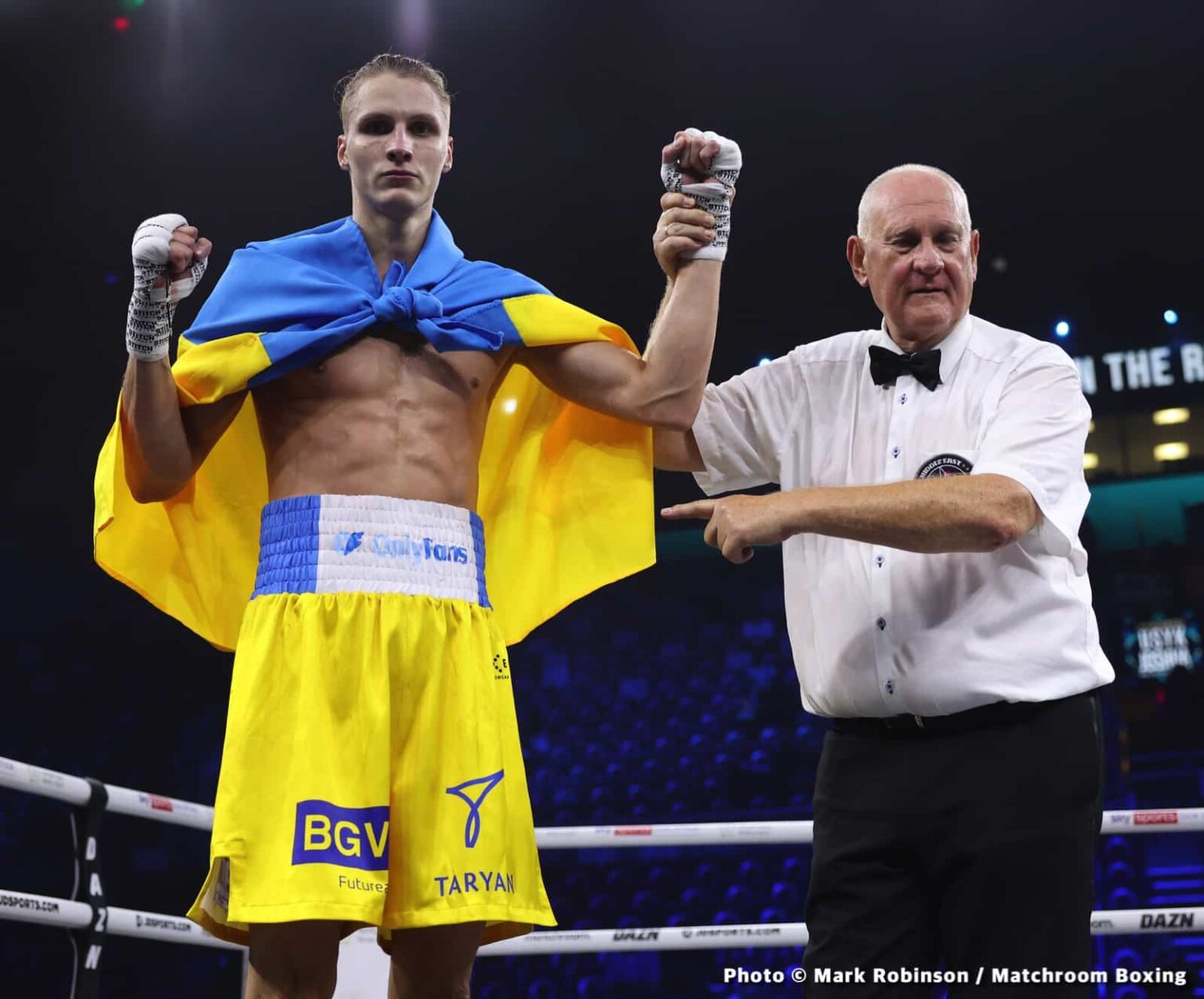 Daniel Lapin Scores First-Round KO as Usyk, Joshua Watch in Ukraine