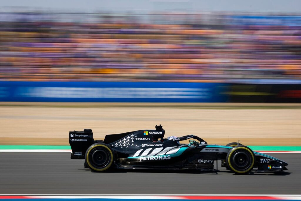 Russell grabs sprint race pole in Mercedes 1-2