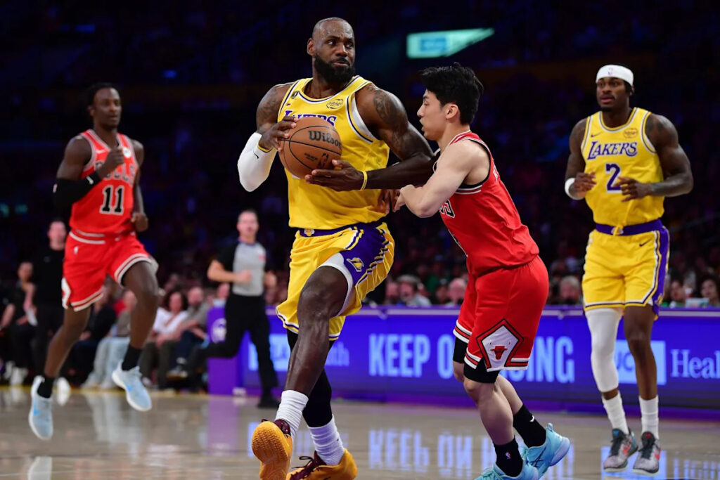 Lakers peaking at the right time, beat Bulls for another win as NBA playoffs approach