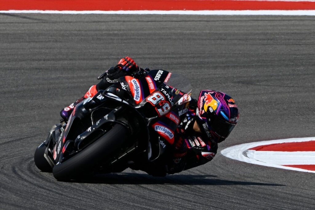 Martin ends victory drought in sprint Martin ends victory drought in sprint