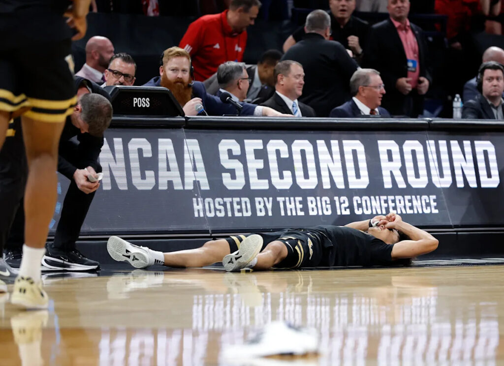 5 worst moments of March Madness Round 2, from Tyler Tanner’s miss to Kentucky flop 5 worst moments of March Madness Round 2, from Tyler Tanner’s miss to Kentucky flop