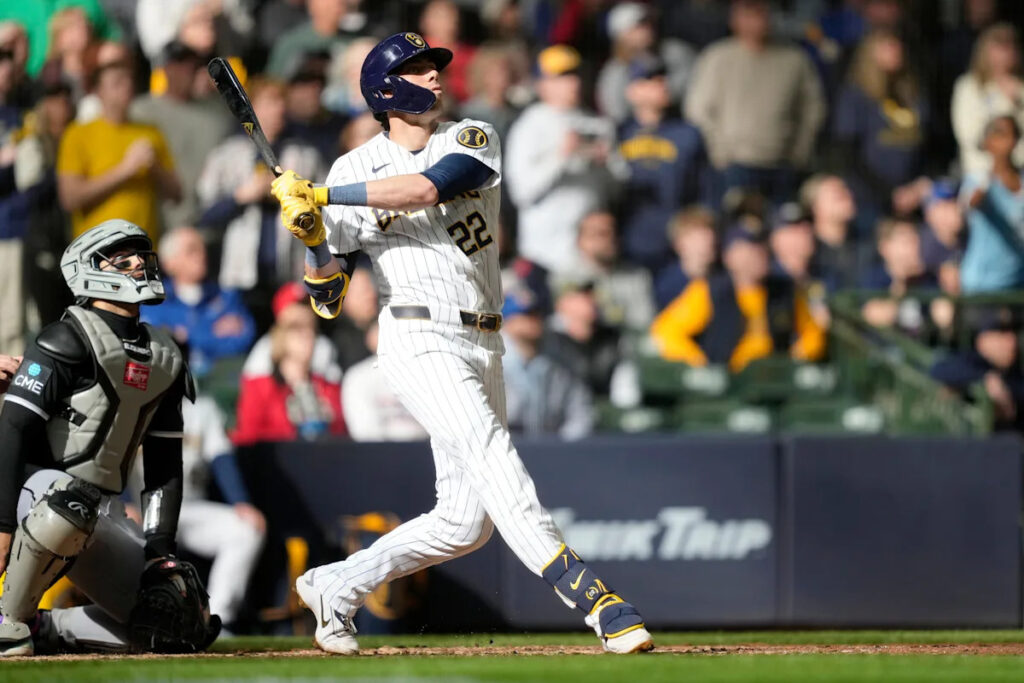 Christian Yelich homers to cap a 6-run rally in the 8th inning as Brewers beat White Sox 9-7