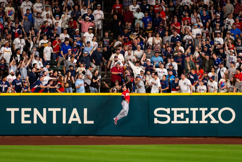 World Baseball Classic: Trayce Thompson robs Will Smith, Hyun-jin Ryu returns