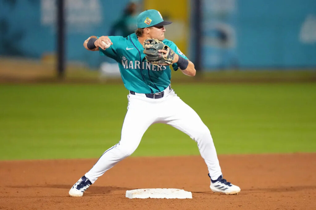 We snooze, they lose: M’s fall to Dodgers, 10-7