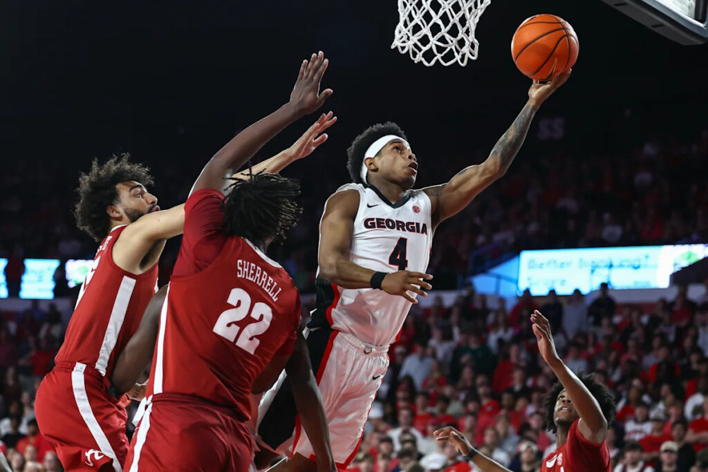 Catchings scores career-high 32 points, Georgia ends No. 16 Alabama’s winning streak 98-88