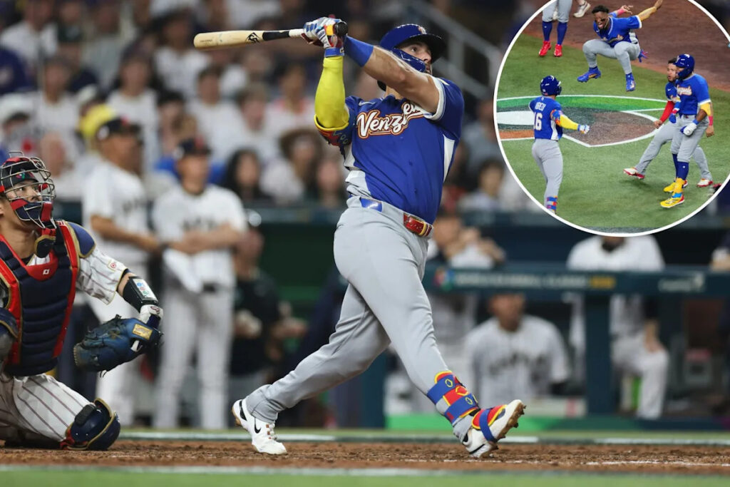 Wilyer Abreu uncorks epic bat flip after putting Venezuela ahead in stunning WBC upset against Japan