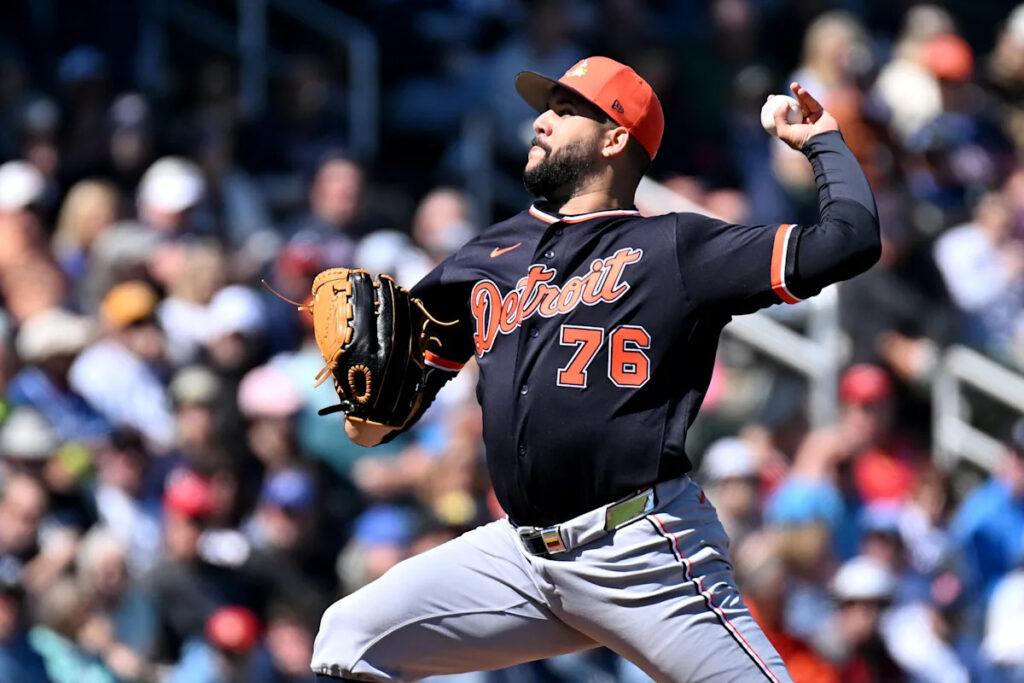 Enmanuel de Jesus added to 40-man roster, Troy Melton to the 60-day IL