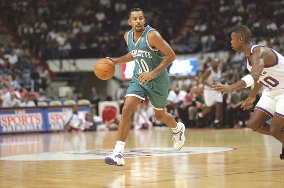8 Nov 1996:  Guard Dell Curry of the Charlotte Hornets dribbles the ball down the court during a game against the Washington Bullets at the US Air Arena in Landover, Maryland.  The Hornets won the game 102-87. Mandatory Credit: Doug Pensinger  /Allsport