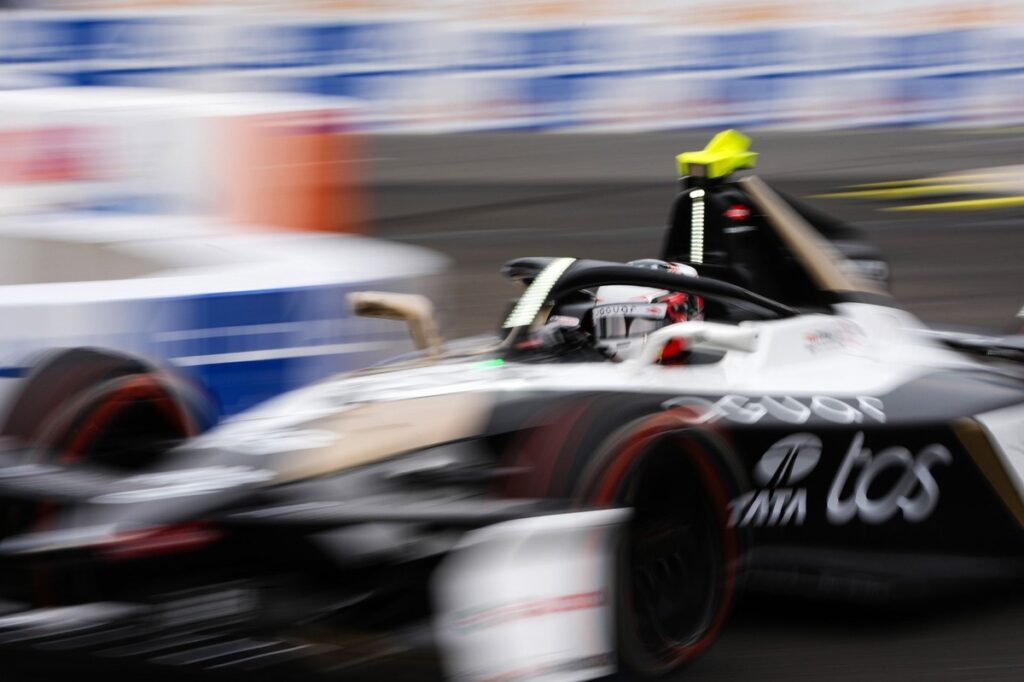 Antonio Felix da Costa leads 1-2 for Jaguar Antonio Felix da Costa leads 1-2 for Jaguar