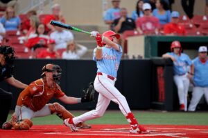 No. 2 Texas blows huge lead in 9-7 loss at Houston