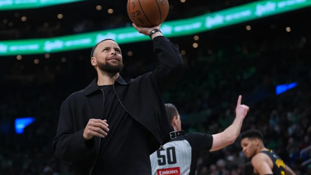 Warriors say Stephen Curry now officially day-to-day in rehab, will be re-evaluated next week Warriors say Stephen Curry now officially day-to-day in rehab, will be re-evaluated next week