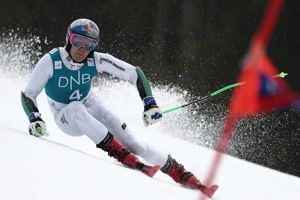 Pinheiro Braathen set to win World Cup giant slalom season title after Odermatt skis out