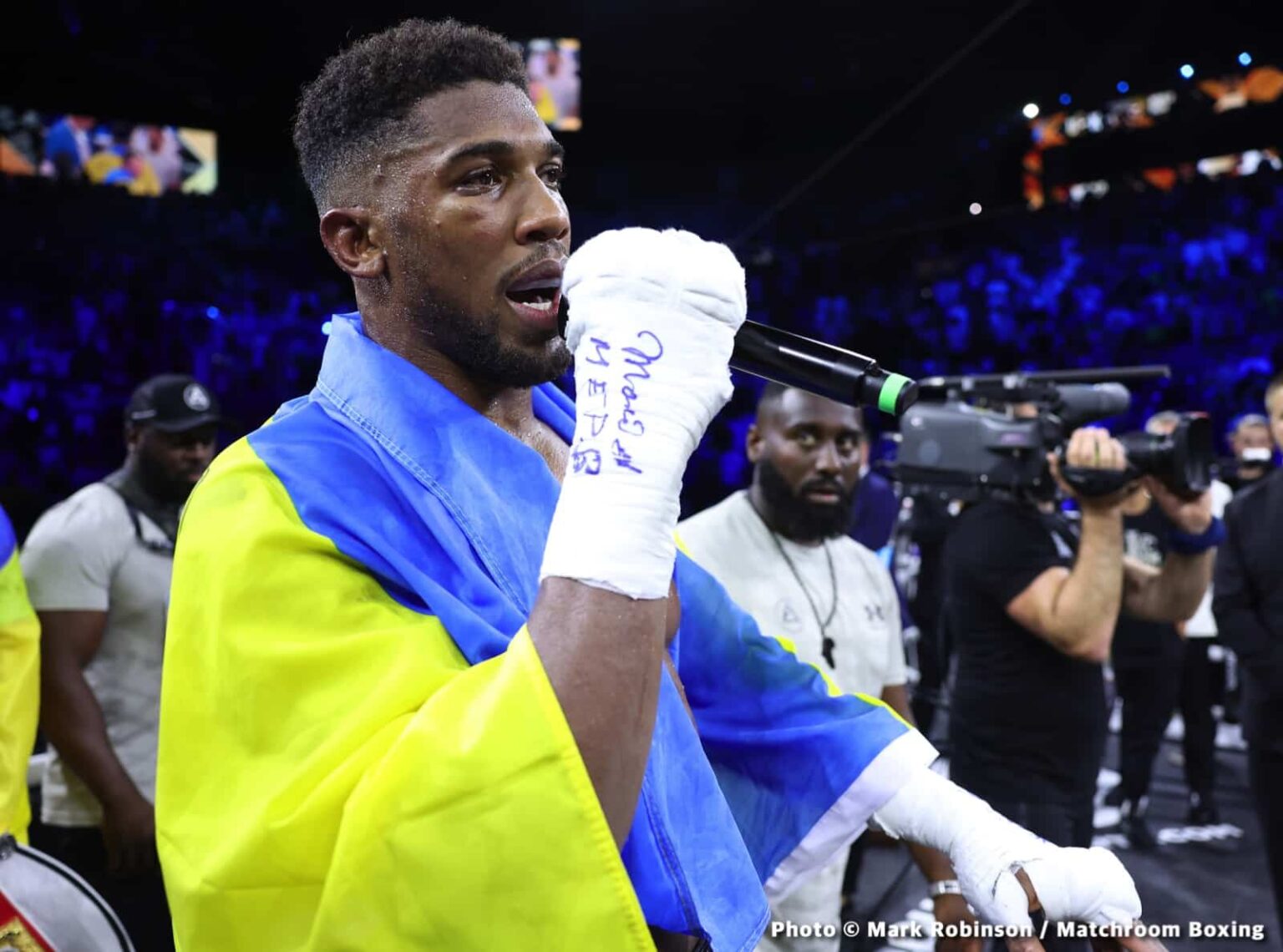 Oleksandr Usyk Brings Anthony Joshua to Kyiv for Fight Night Oleksandr Usyk Brings Anthony Joshua to Kyiv for Fight Night