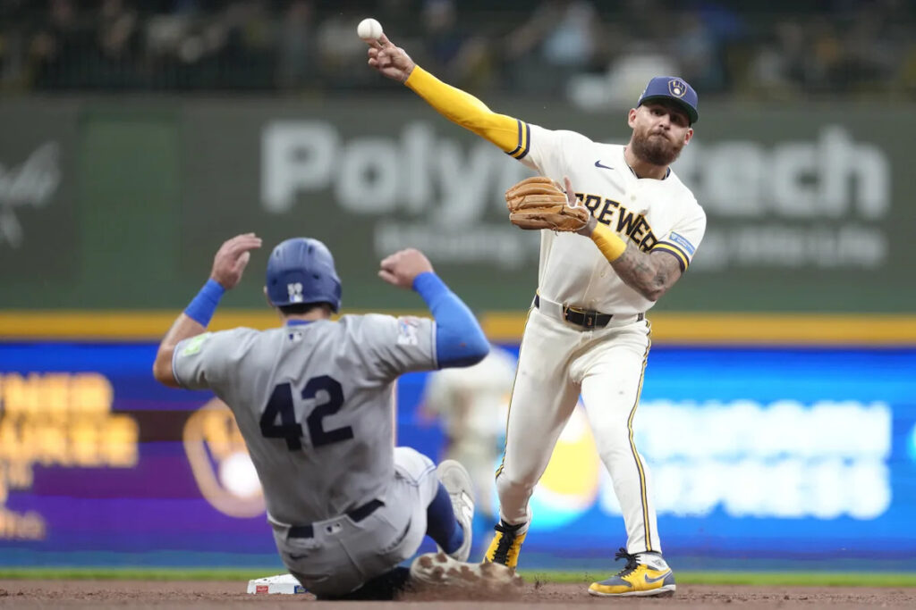 Jays Lose to Brewers, 2-1 Jays Lose to Brewers, 2-1