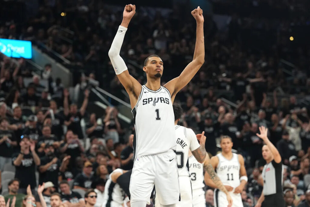 Spurs hold on to beat Trail Blazers in Game 5, win series 4-1