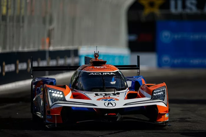 #93 Acura Meyer Shank Racing w/Curb Agajanian Acura ARX-06: Renger van der Zande, Nick Yelloly, Aaron Telitz