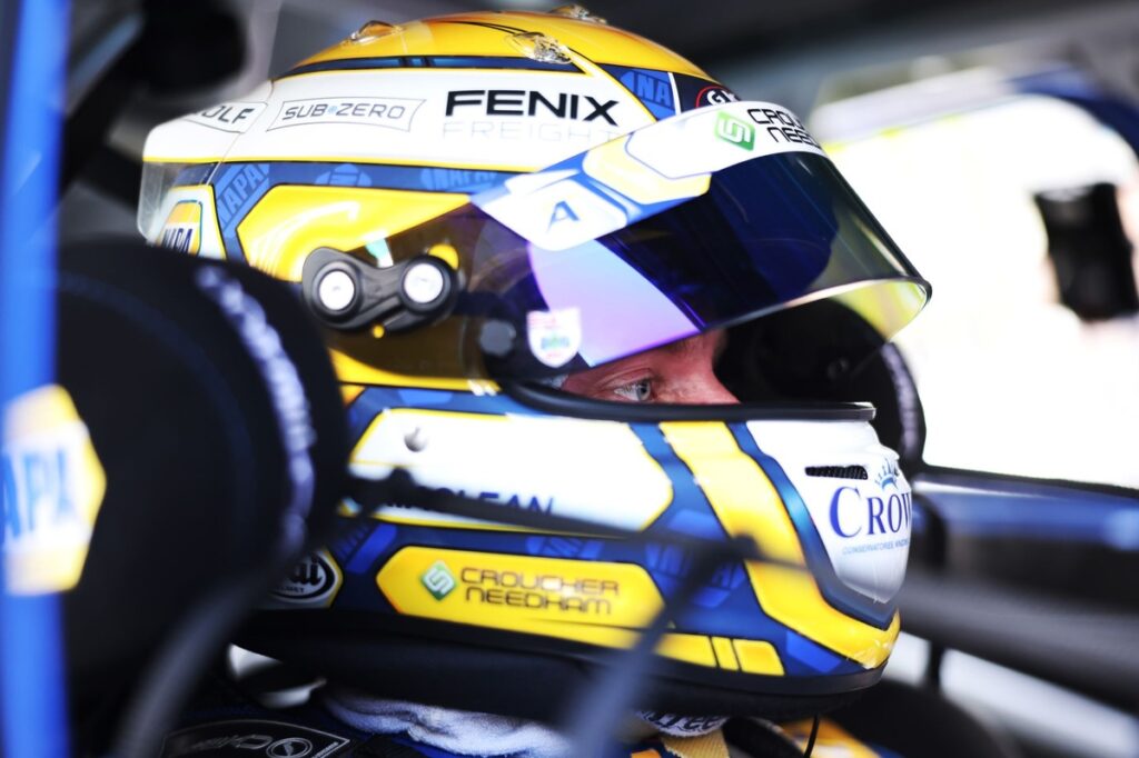 Sutton storms to final victory of opening weekend