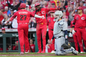 Homer-happy Reds blast past Tigers in 9-2 rout