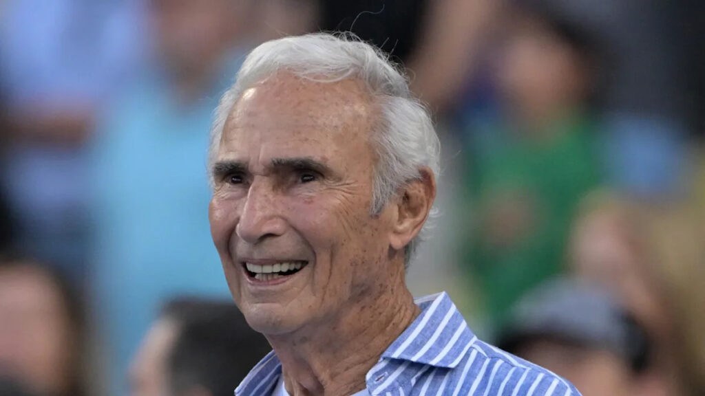 Hall of Fame pitcher Sandy Koufax wins Baseball Digest lifetime achievement award