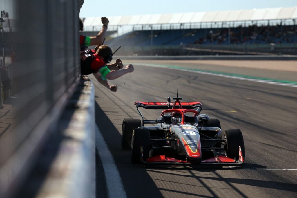 Bedrin’s initial Velocity guides him to early GB3 lead at Silverstone