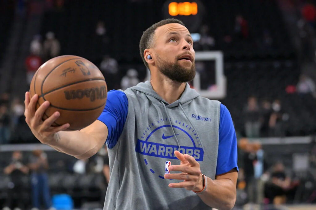 Steph Curry injury update: Warriors star returns after trip to locker room Steph Curry injury update: Warriors star returns after trip to locker room