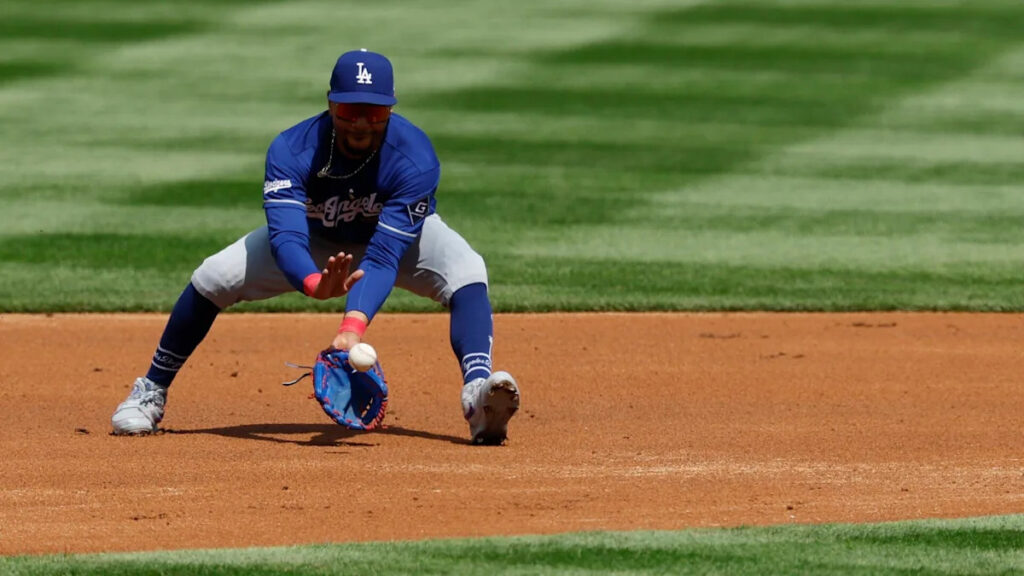 Dodgers place Mookie Betts on injured list with right oblique strain Dodgers place Mookie Betts on injured list with right oblique strain