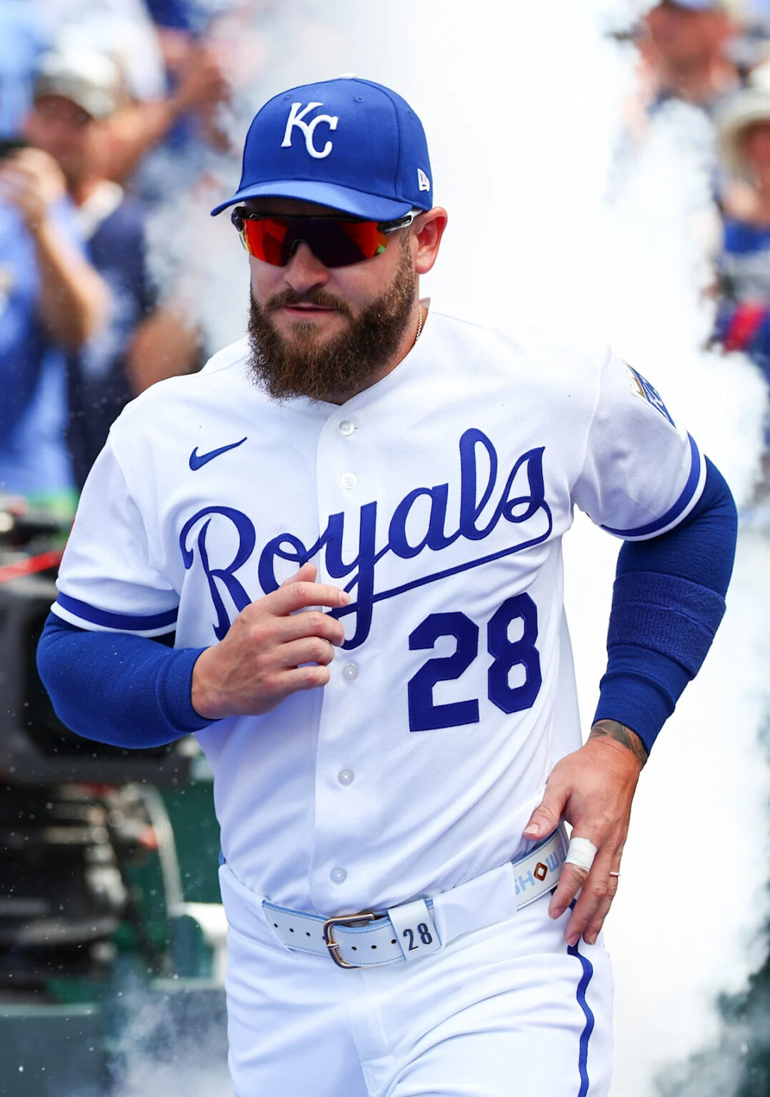 Royal bats shine on a dreary night, beat Minnesota 13-9