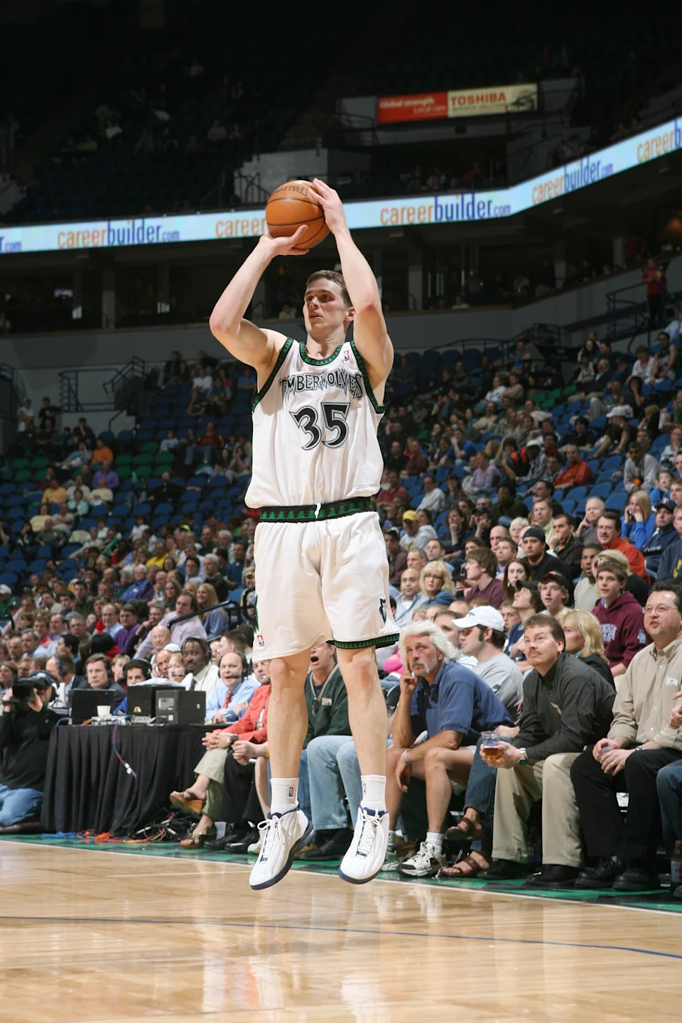 MINNEAPOLIS – APRIL 19: Mark Madsen #35 of the Minnesota Timberwolves shoots against the Memphis Grizzlies on April 19, 2006 at the Target Center in Minneapolis, Minnesota. The Grizzlies won 102-92. NOTICE TO USER: User expressly acknowledges and agrees that, by downloading and or using this Photograph, user is consenting to the terms and conditions of the Getty Images License Agreement. Mandatory Copyright Notice: Copyright 2006 NBAE (Photo By Melissa Majchrzak/NBAE via Getty Images) | NBAE via Getty Images