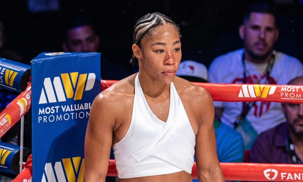 Alycia Baumgardner Hurt but Beats Bo Mi Re Shin to Retain Titles