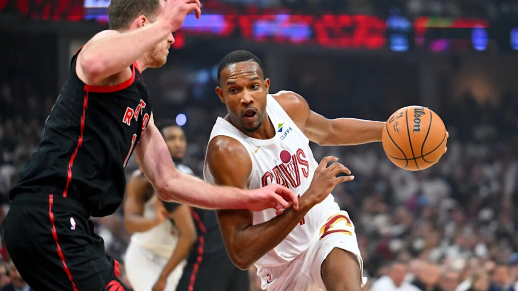 Schroder, Mobley rally Cavaliers in 4th quarter for 125-120 win over Raptors to take 3-2 series lead