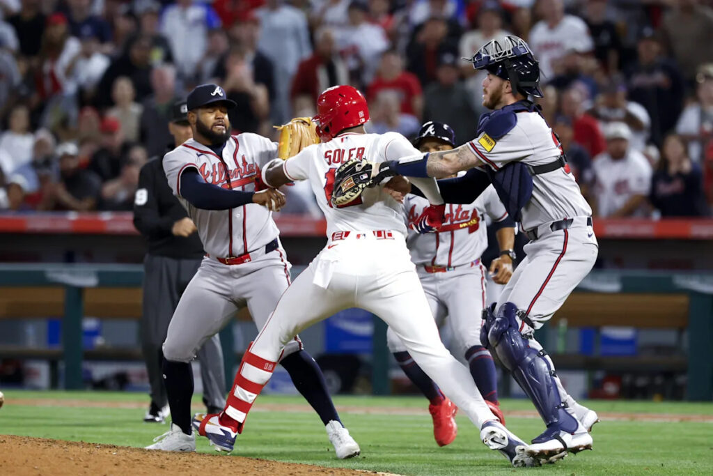 Braves, Angels throw punches as Atlanta wins 7-2
