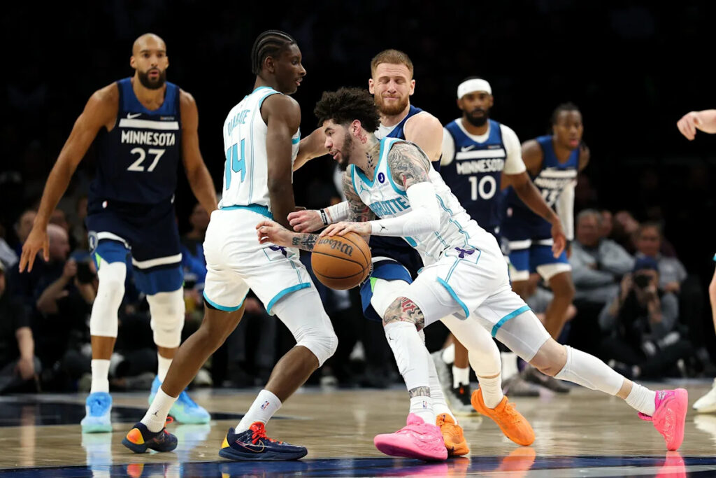 Hornets win their 4th straight behind 35 points from LaMelo Ball, beat the Timberwolves 122-108 Hornets win their 4th straight behind 35 points from LaMelo Ball, beat the Timberwolves 122-108