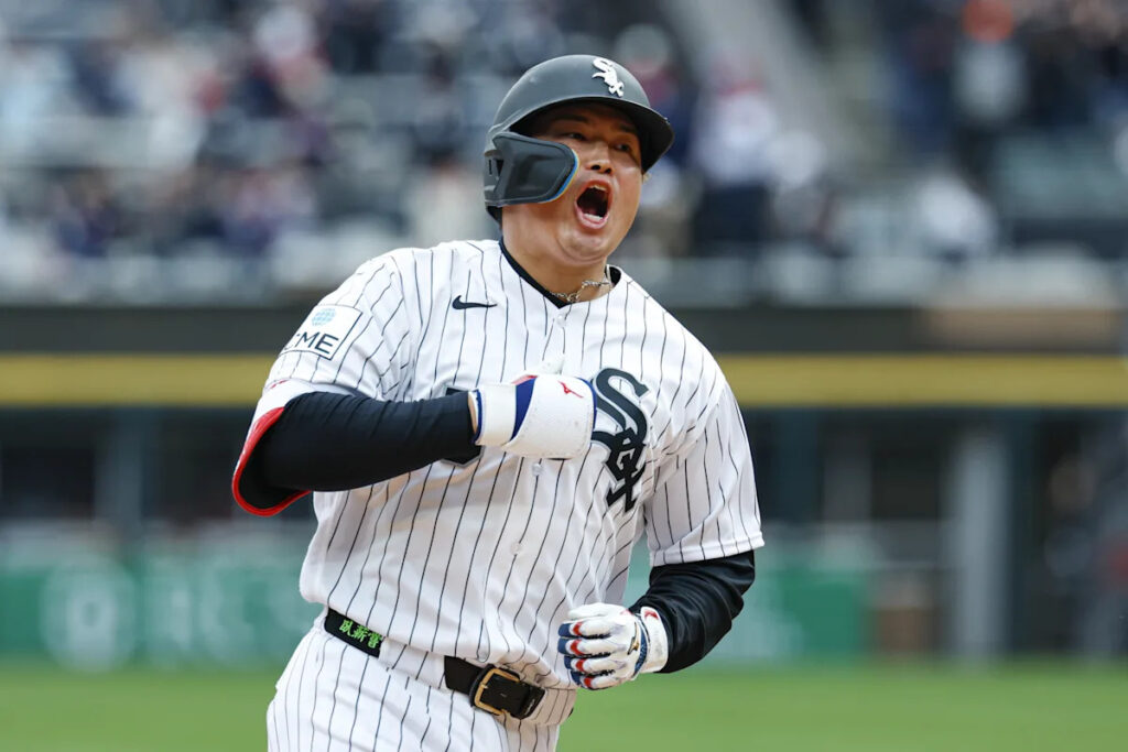 Long delay + huge comeback = White Sox win