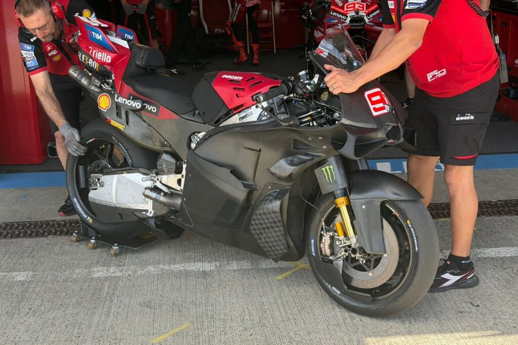 Ducati brings new swingarm and fairing to Jerez MotoGP test