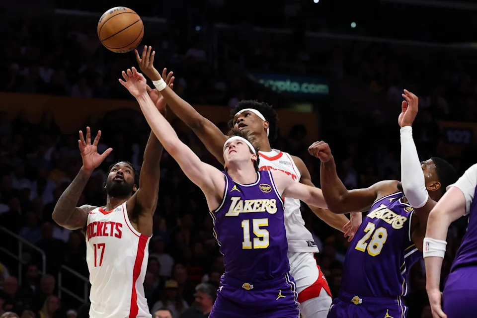 Los Angeles Lakers guard Austin Reaves (15) battles for the rebound