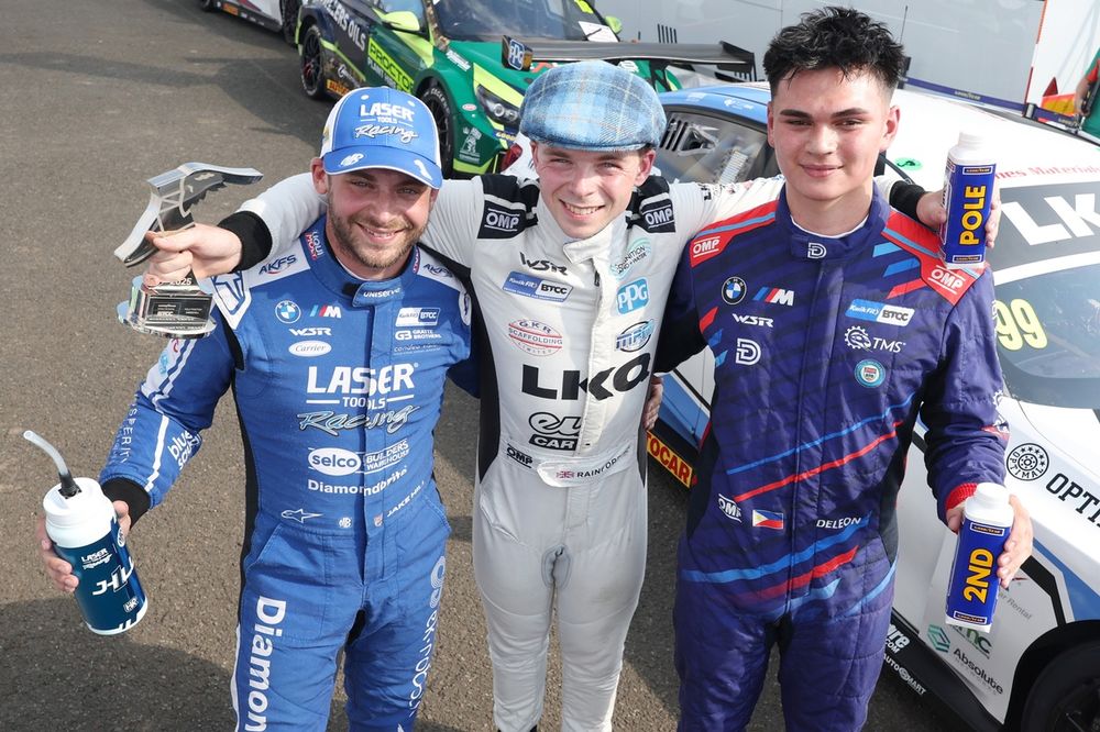 Jake Hill, Laser Tools Racing with MB Motorsport BMW 330i M Sport, Charles Rainford, LKQ Euro Car Parts Racing with WSR BMW 330i M Sport, Daryl DeLeon, WSR BMW 330i M Sport