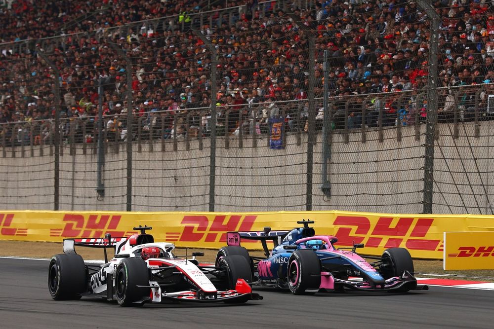 Pierre Gasly, Alpine, Esteban Ocon, Haas F1 Team