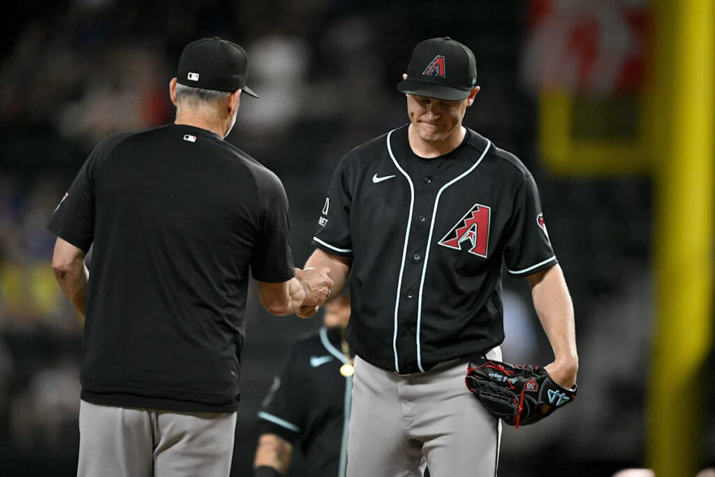 SnakeBytes 5/14: Burger hitting on SpongeBob Night