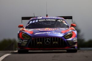 Verstappen completes first night laps as rain disrupts running Verstappen completes first night laps as rain disrupts running