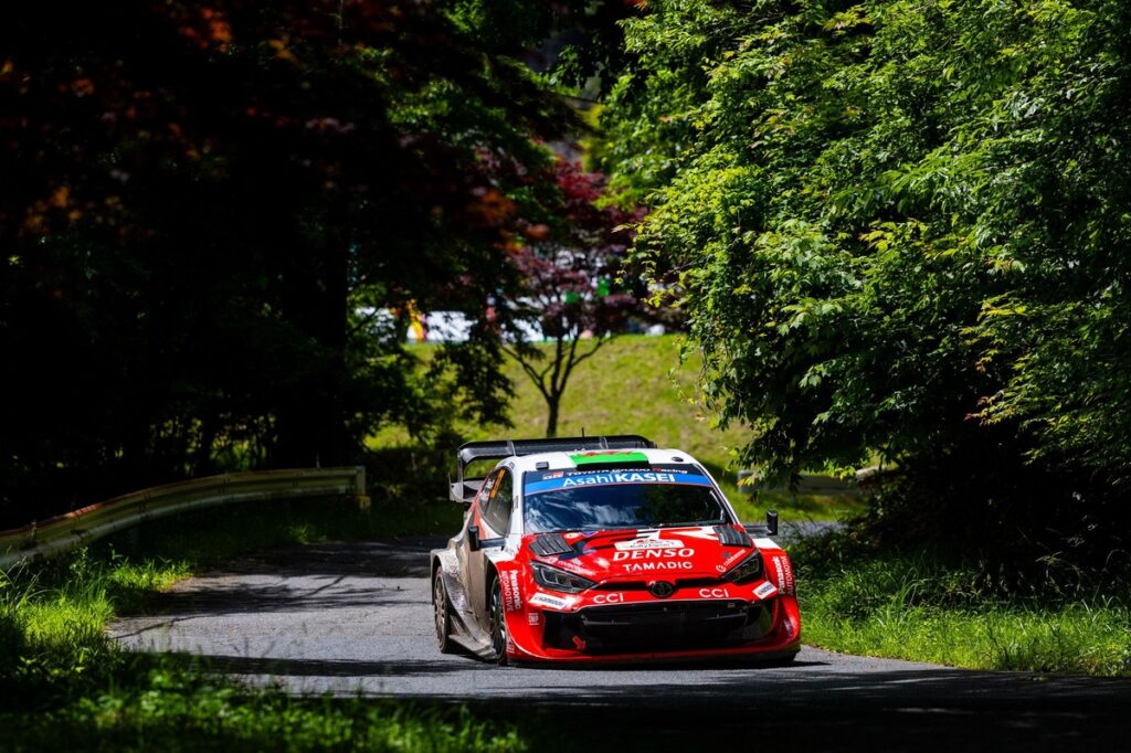 Evans makes road position count to maintain lead Evans makes road position count to maintain lead