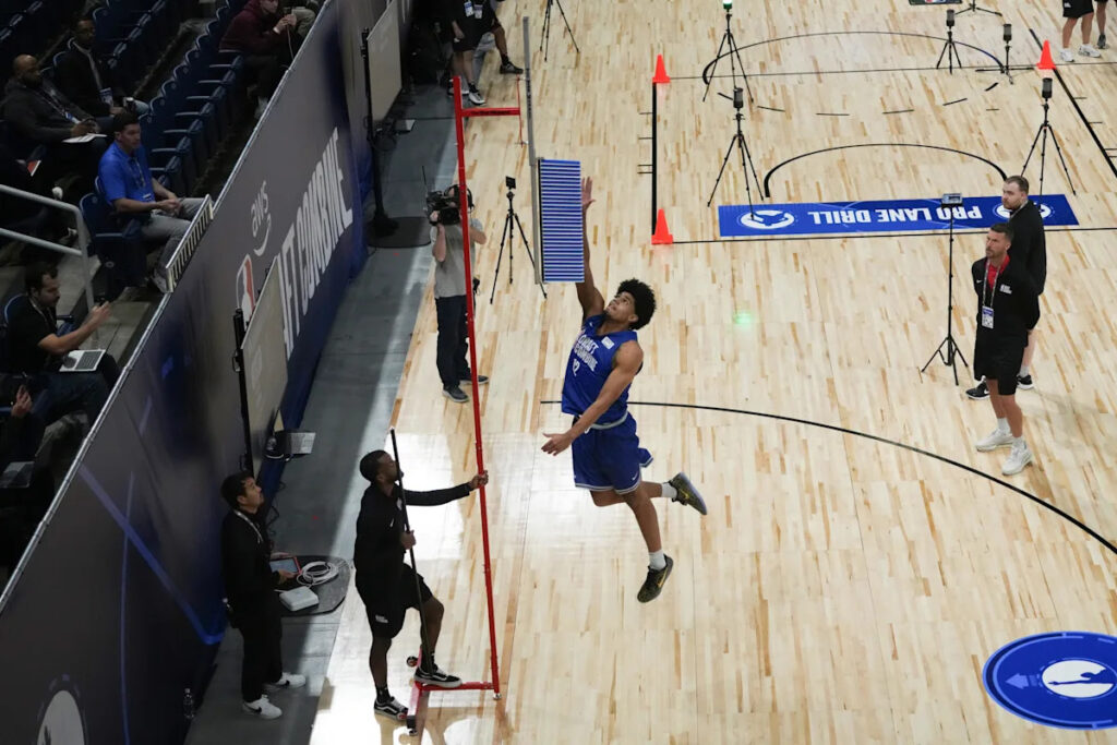 Arizona’s Koa Peat falls in NBA mock drafts after mixed combine performance Arizona’s Koa Peat falls in NBA mock drafts after mixed combine performance