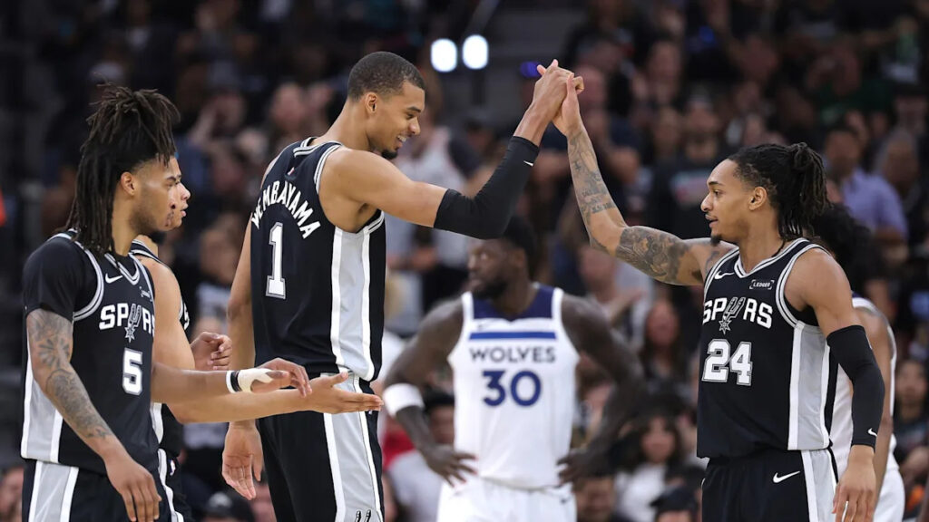 Wembanyama sets tone early, Spurs follow his lead to 29-point Game 5 win, 3-2 series lead