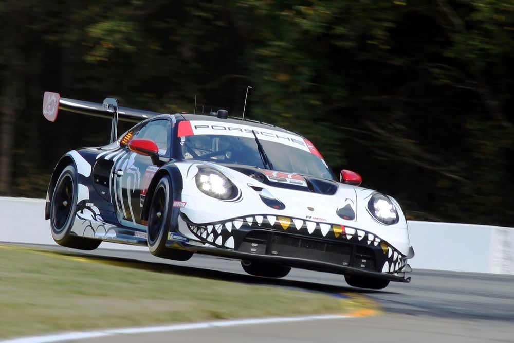 #77 AO Racing Porsche 911 GT3 R (992): Laurin Heinrich, Klaus Bachler, Michael Christensen