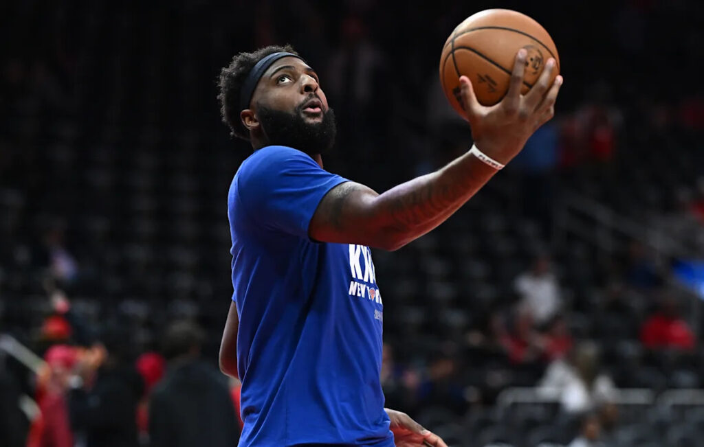 Knicks center Mitchell Robinson reportedly suffered broken pinky, recovery timeline unclear Knicks center Mitchell Robinson reportedly suffered broken pinky, recovery timeline unclear