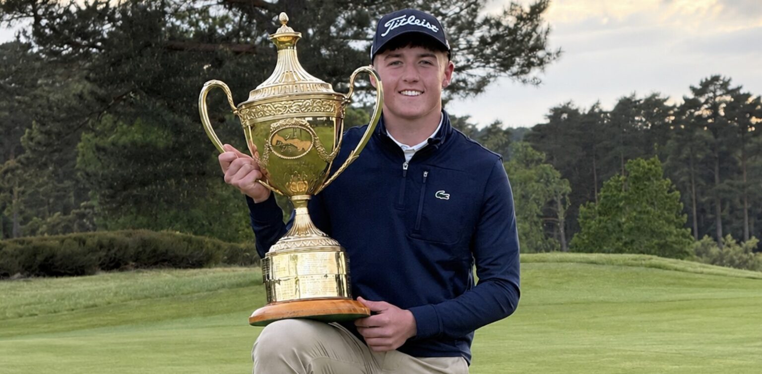 Ace-man Moody lifts Berkshire Trophy Ace-man Moody lifts Berkshire Trophy