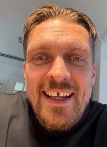 Oleksandr Usyk Calls Tyson Fury “Greedy Belly” In Turki Video